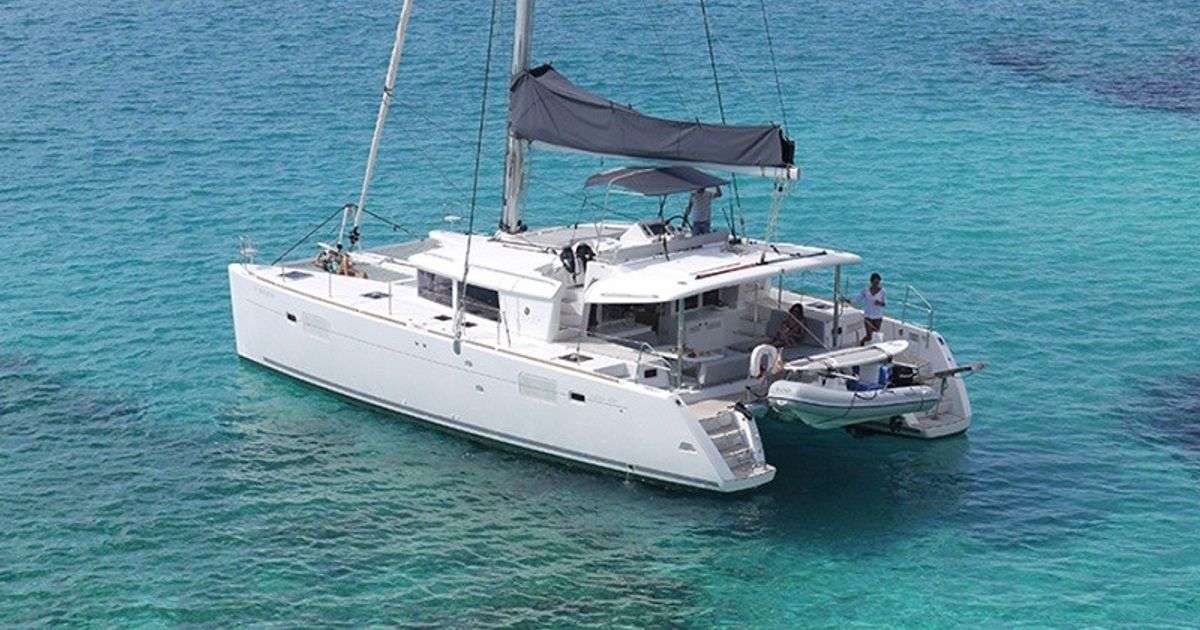 Leaf Chaser Captained Catamaran Lagoon 450 Charters Sailing St. Thomas