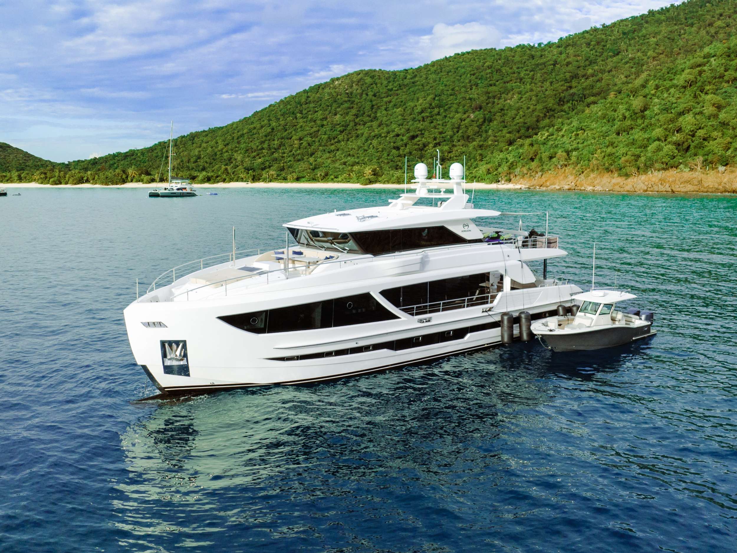 Aqua Life Crewed Horizon FD90 Motoryacht Charter Cruising the Bahamas