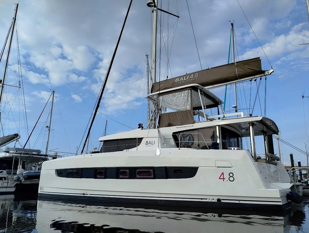 Bali 4.8 Catamaran La Carmejane in the USVI