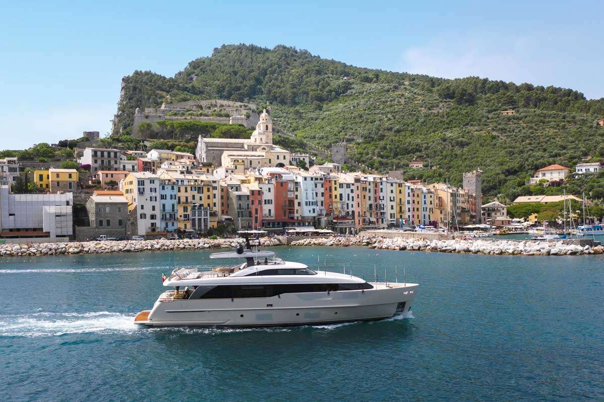 EM3 Crewed San Lorenzo SD90 Motoryacht Charter Cruising Italy